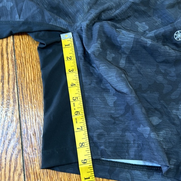GAIAM men’s athletic camo print shorts. Black. Size Small. Elastic waist. - Picture 10 of 12